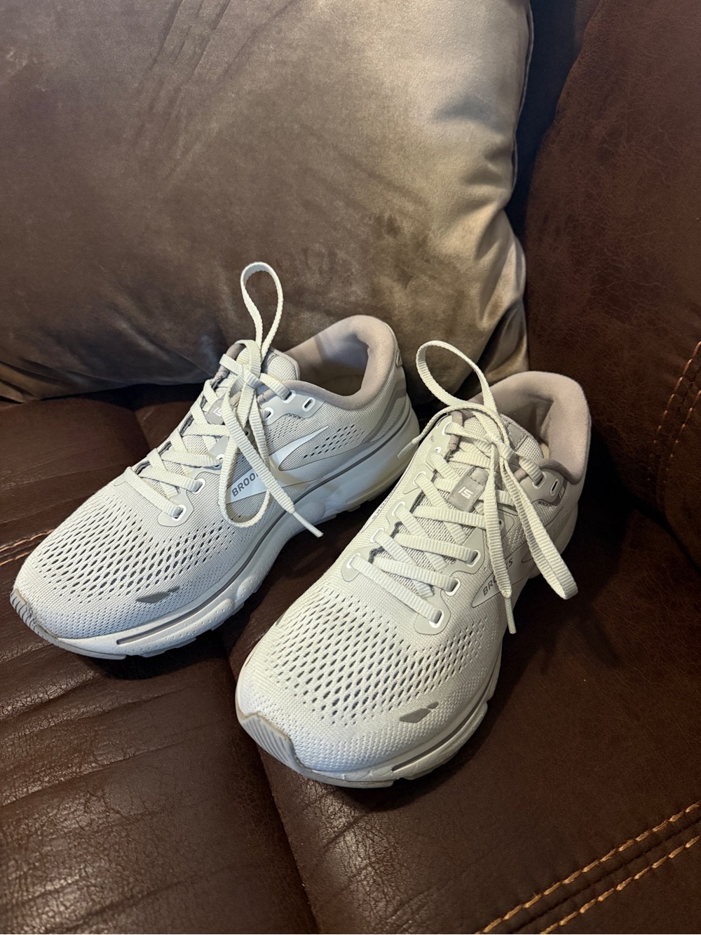 Brooks Ghost 15 Size 8.5 White Running Shoes